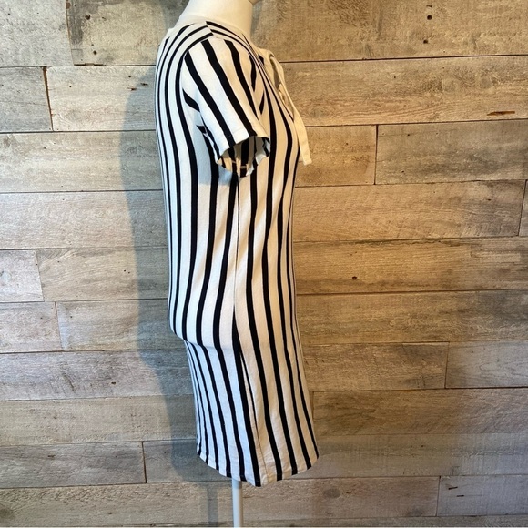 Zara women’s black & white striped  shirt-sleeved dress in size‎ small - Picture 4 of 6